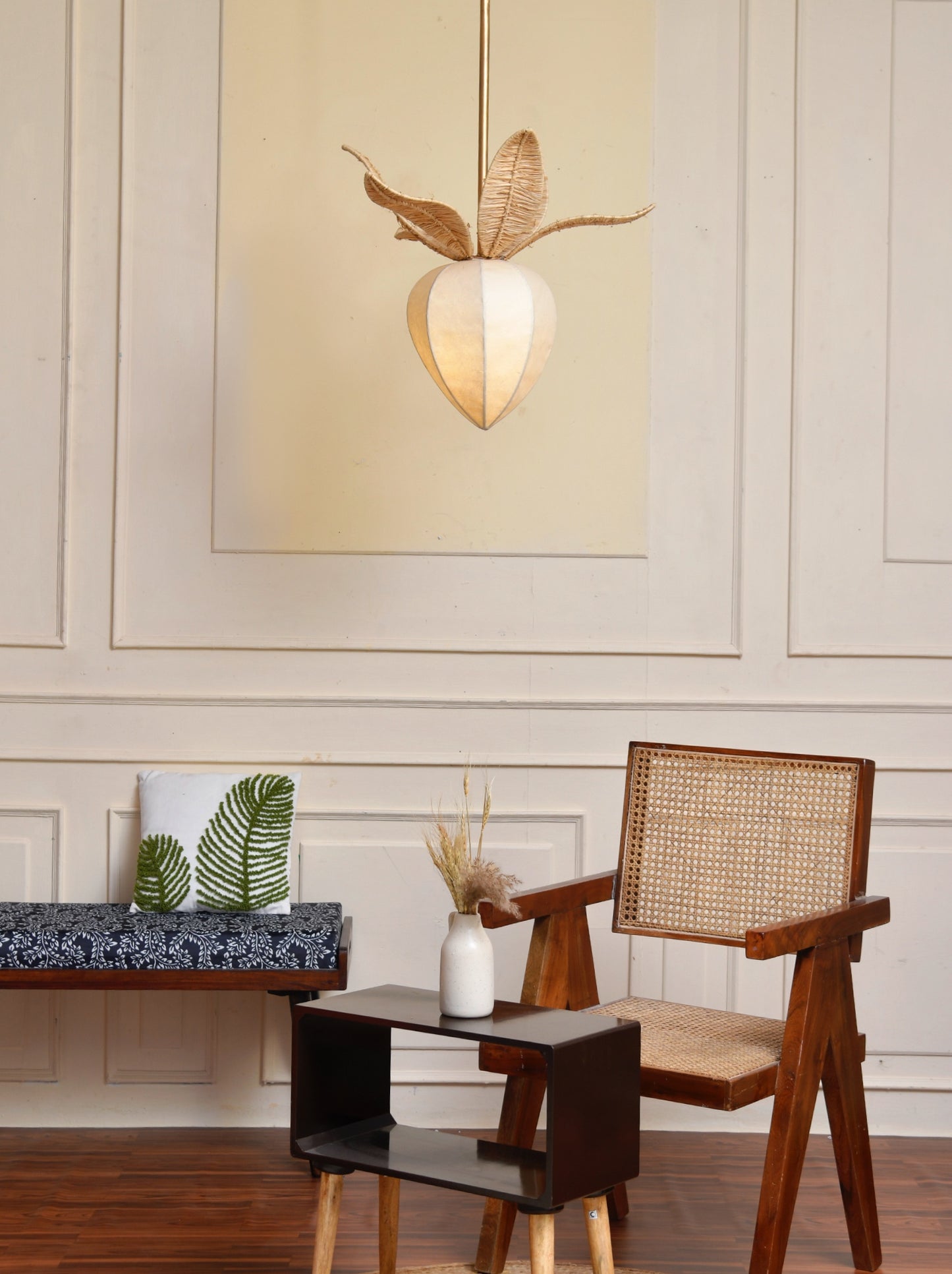 LILY PENDANT LAMP