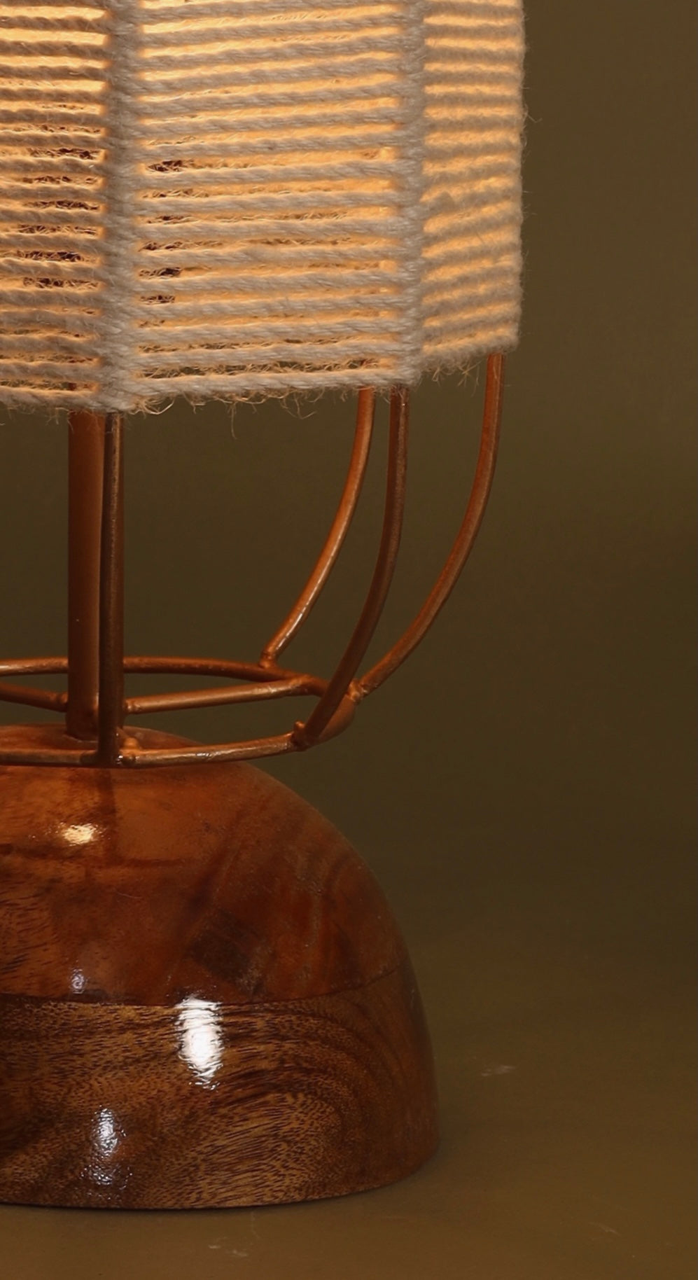 LEEVA TABLE LAMP
